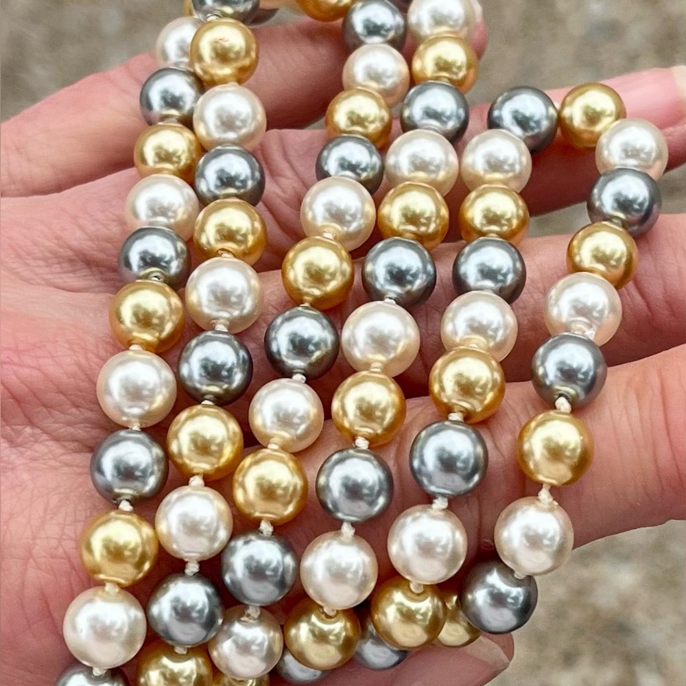 Triple strand vintage Pearls - Picture 7 of 7